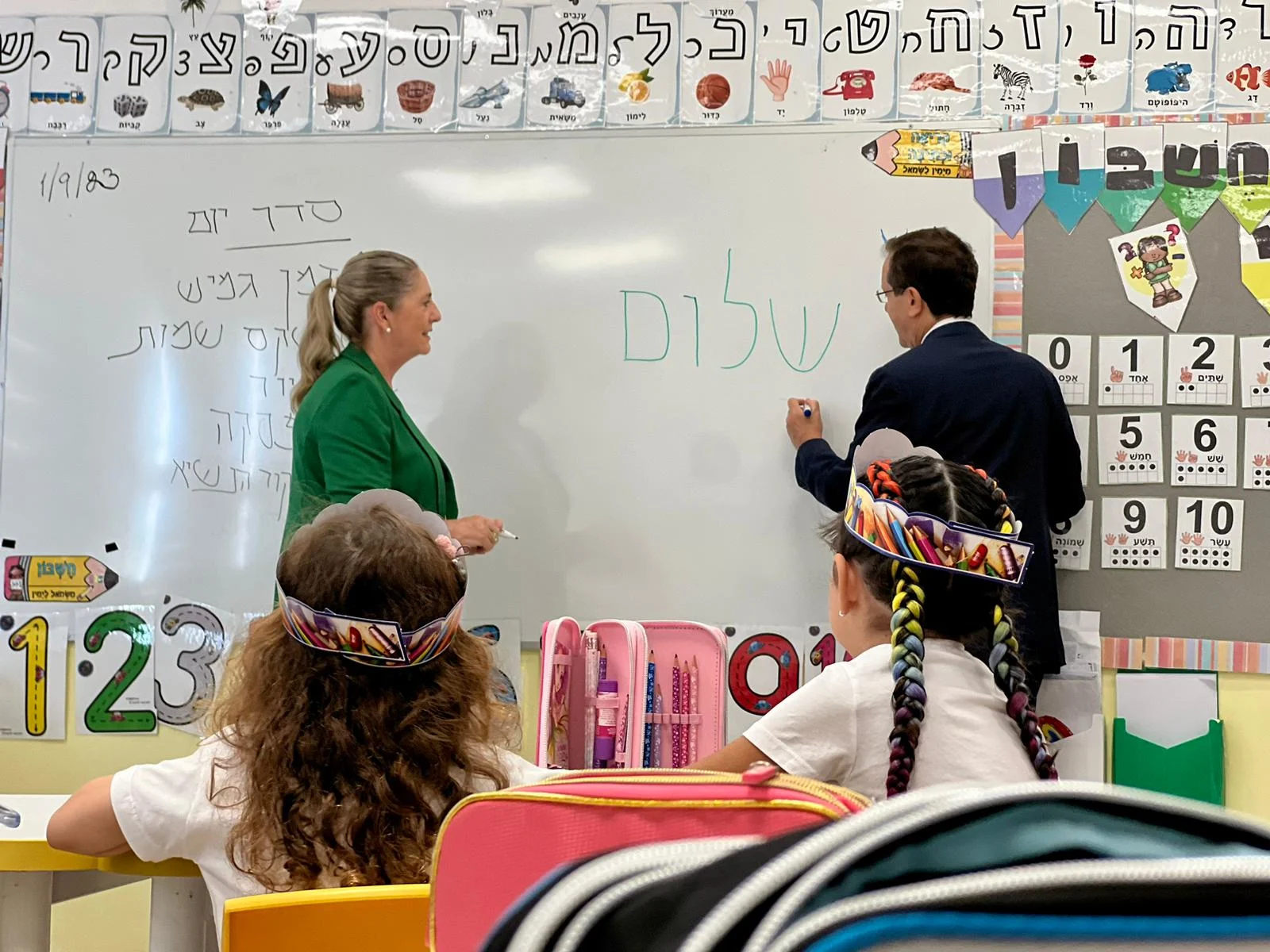 הנשיא הרצוג ורעייתו פותחים את שנת הלימודים בבי''ס ביקנעם