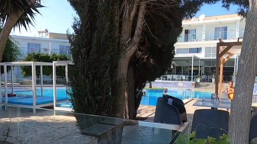 בית המלון ''פדרניה גרנד'' שבו קרתה הפרשה איה נאפה אונס