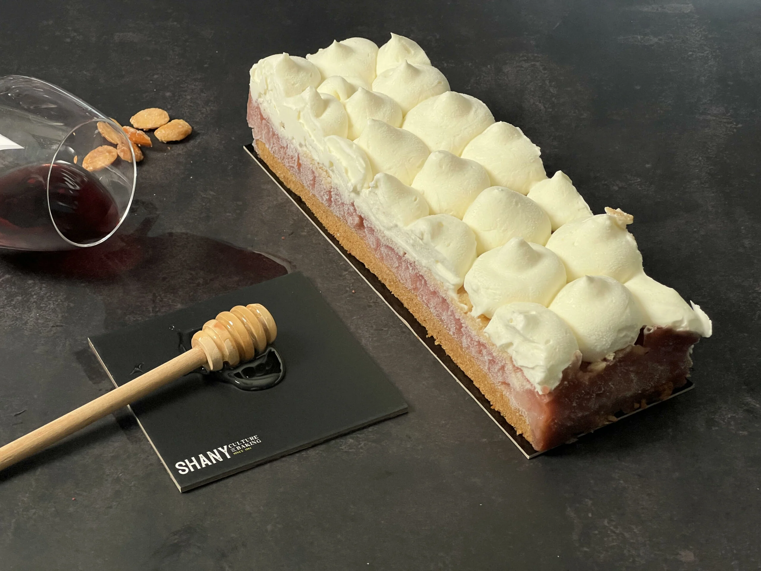 עוגת דבש ותפוחים ביין