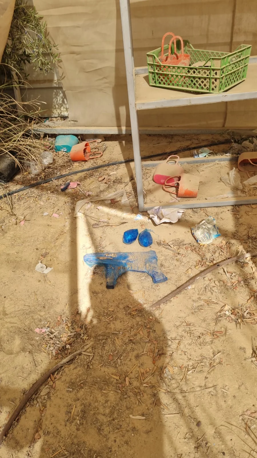 אמצעי הלחימה שנתפסו בגן הילדים בשגב שלום
