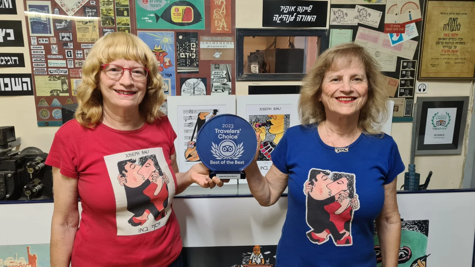 צלילה והדסה באו מחזיקות במדליה של טריפאדוויזורמדליה של