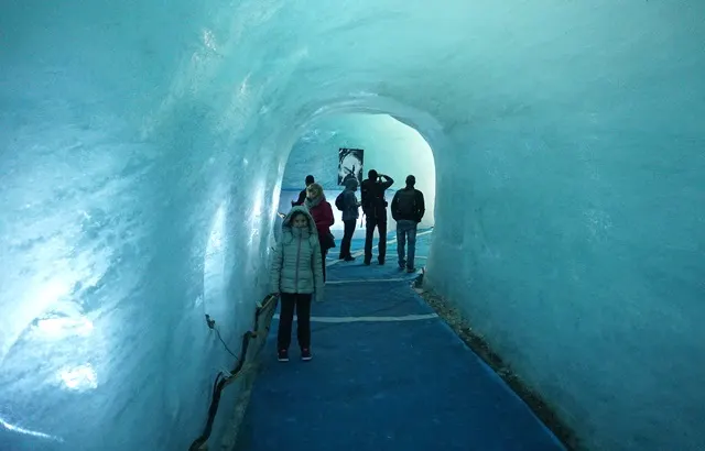 מערת הקרח שמוני