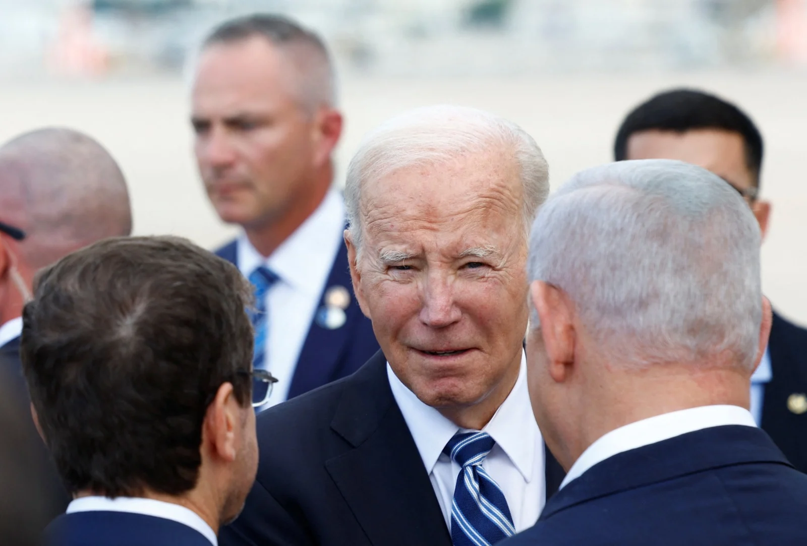 נשיא ארה"ב ג'ו ביידן עם נחיתתו ארצה