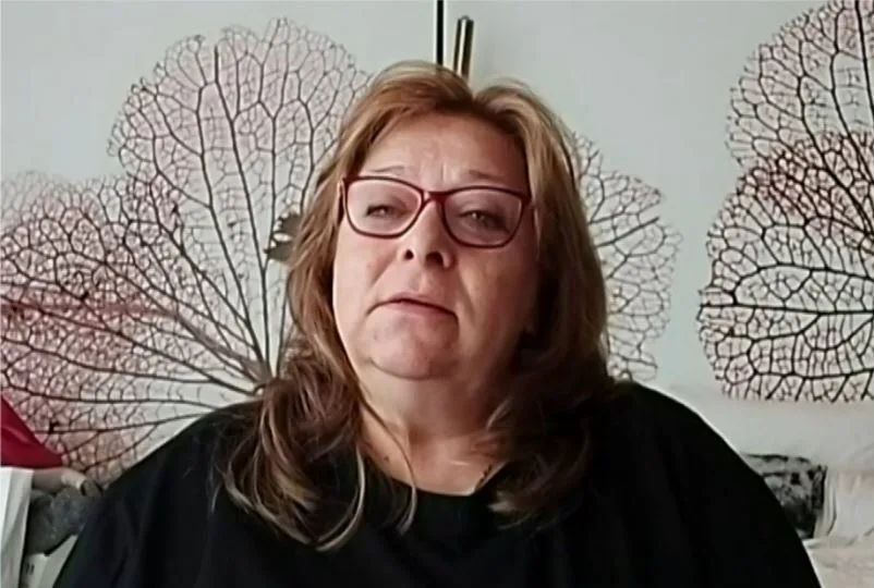 סילביה קוניו אשר בניה חטופים בעזה