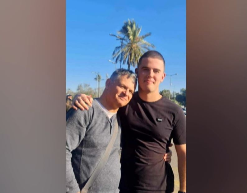 רון שרמן יחד עם אביו