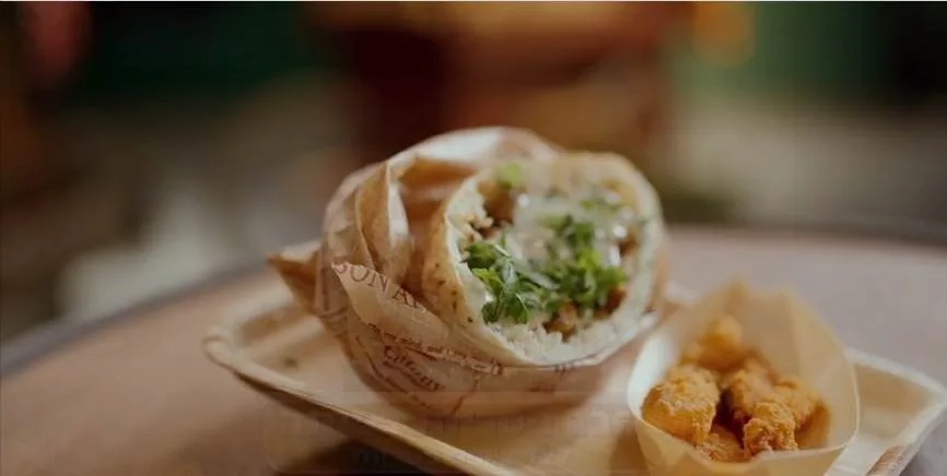 קבב פטריות בפיתה עם טחינה ועמבה