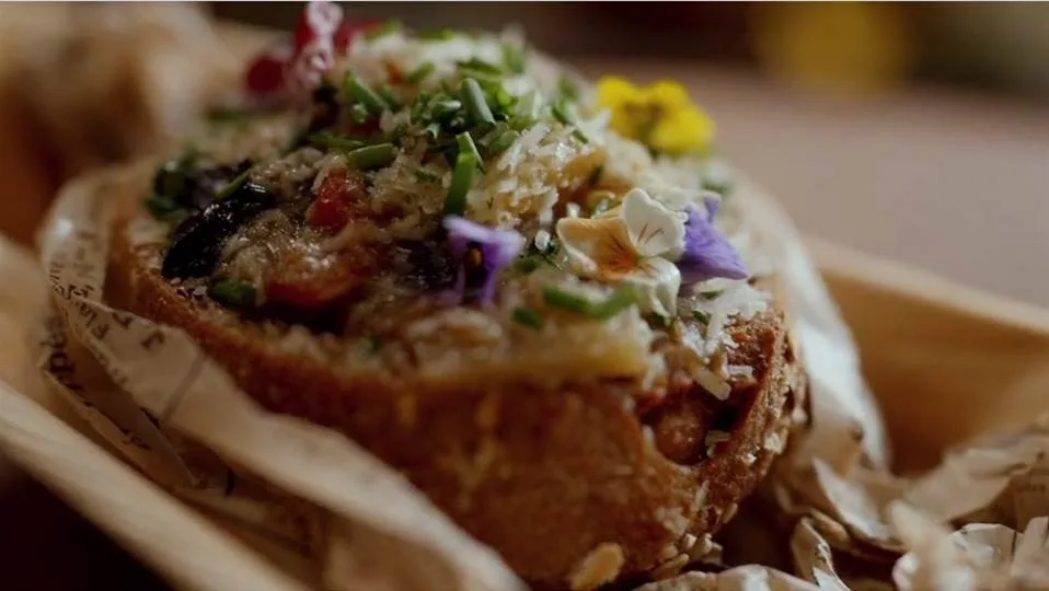 מתכון לקדירת פטריות היער בתוך לחמניה