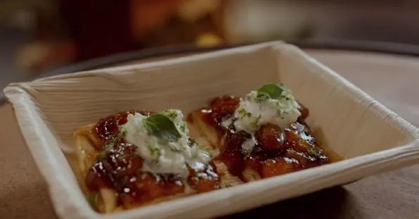 קאהי משמשים מקורמלים וקרם פרש לימוני